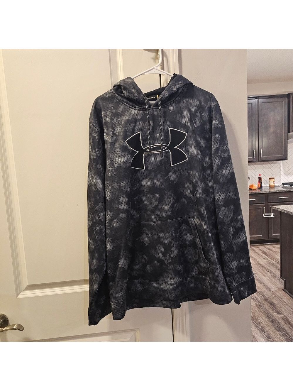 Under Armour Mens Hoodie Size XL - Picture 2 of 4